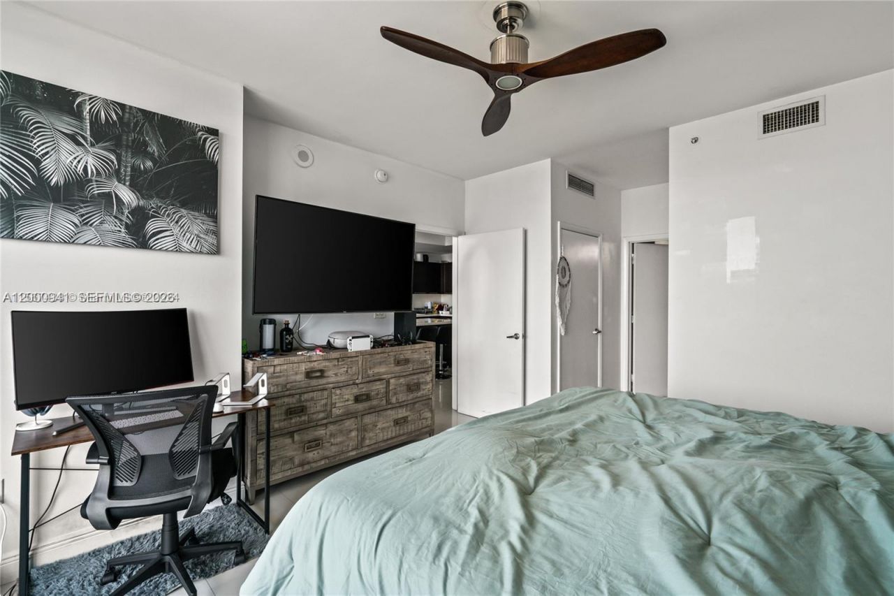 90 SW 3rd St, Unit 2908, Miami, FL 33130 Photo