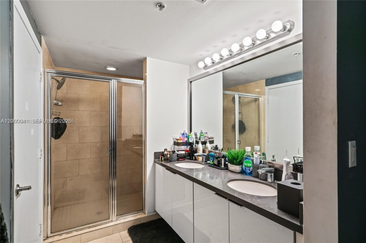90 SW 3rd St, Unit 2908, Miami, FL 33130 Photo
