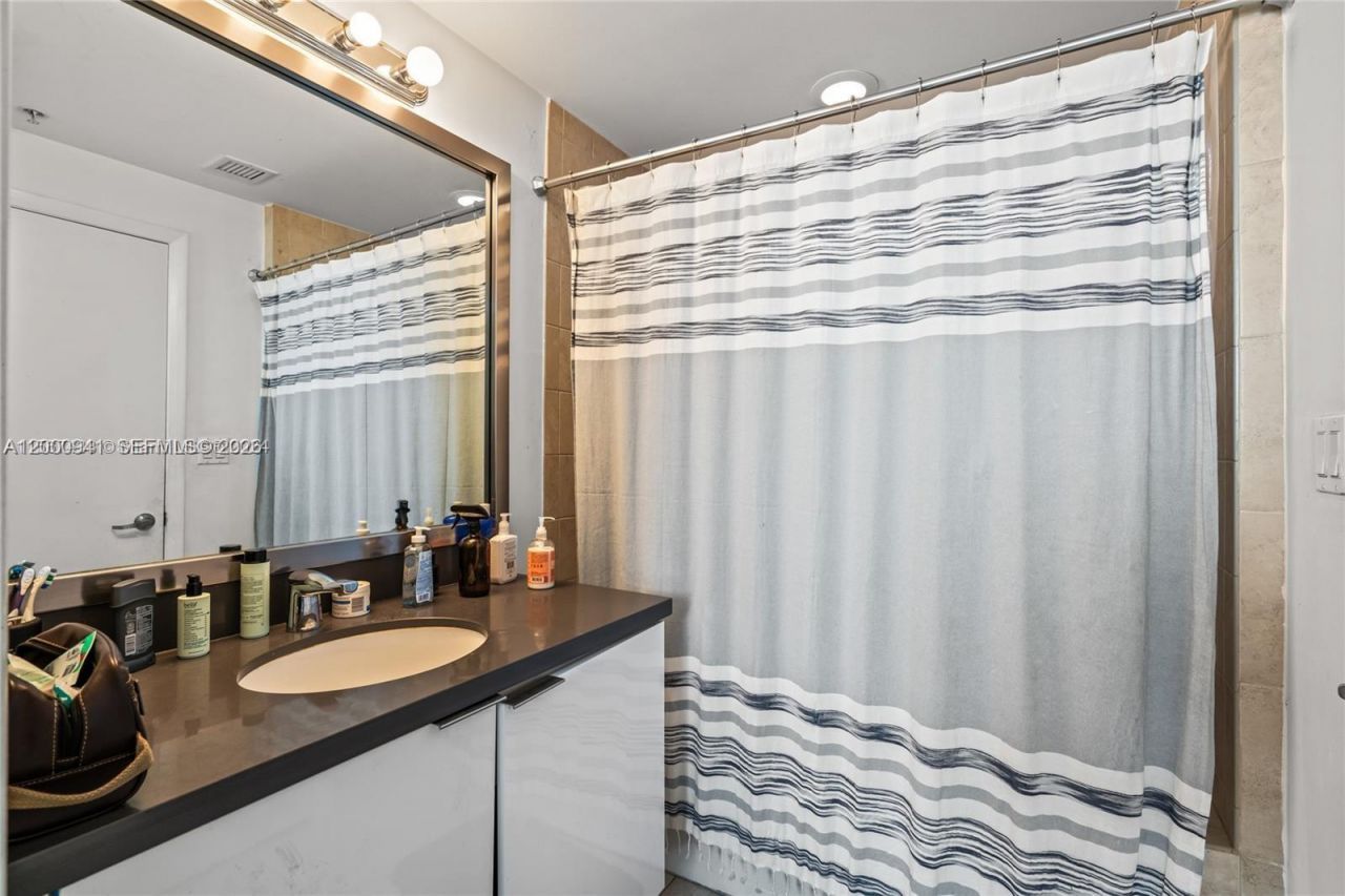 90 SW 3rd St, Unit 2908, Miami, FL 33130 Photo