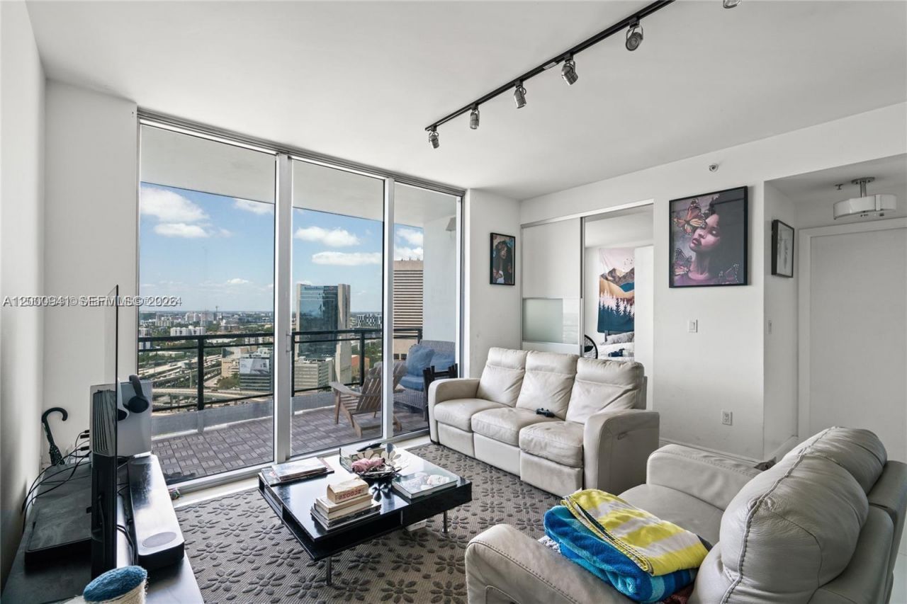 90 SW 3rd St, Unit 2908, Miami, FL 33130 Photo