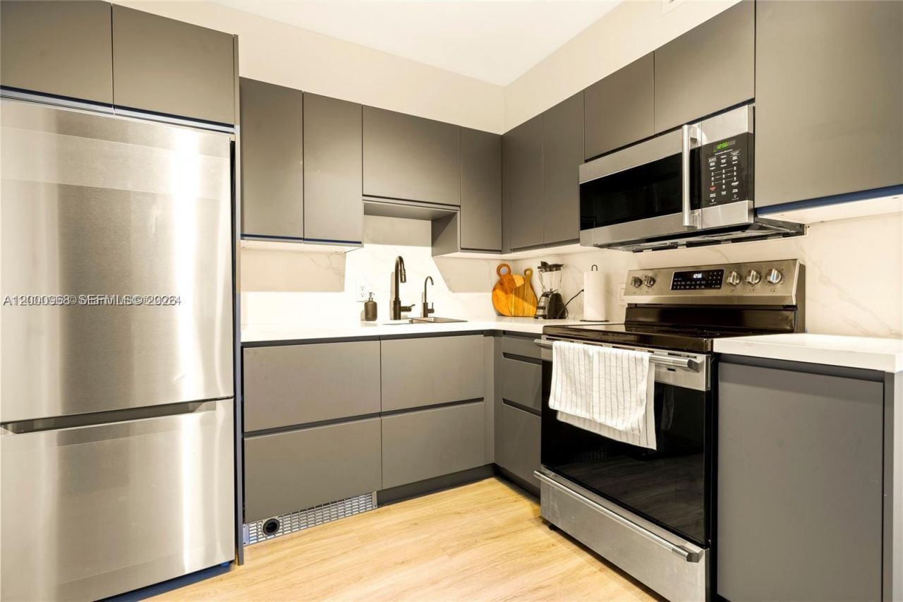 5161 Collins Ave, Unit 1006, Miami Beach, FL 33140 Photo