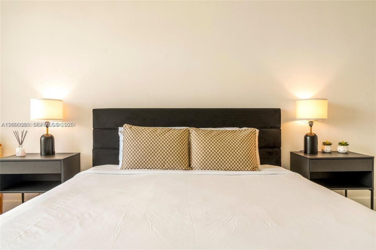 5161 Collins Ave, Unit 1006, Miami Beach, FL 33140 Photo