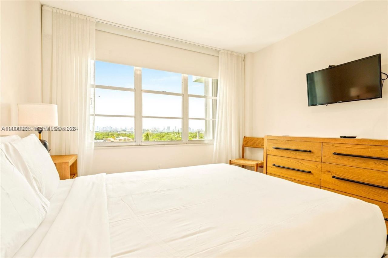 5161 Collins Ave, Unit 1006, Miami Beach, FL 33140 Photo