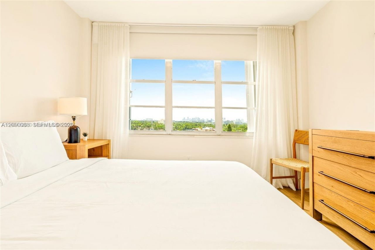 5161 Collins Ave, Unit 1006, Miami Beach, FL 33140 Photo