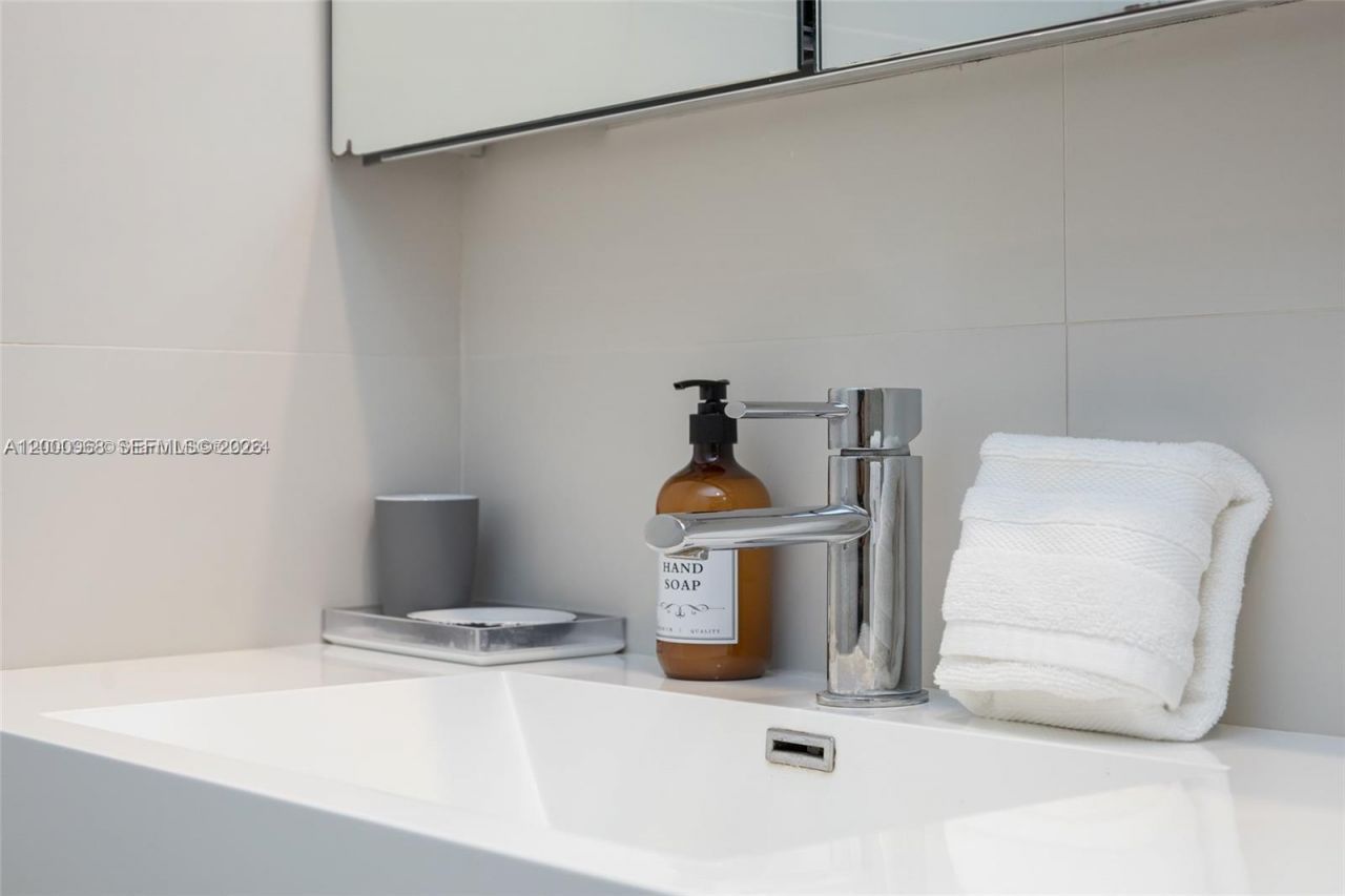 5161 Collins Ave, Unit 1006, Miami Beach, FL 33140 Photo