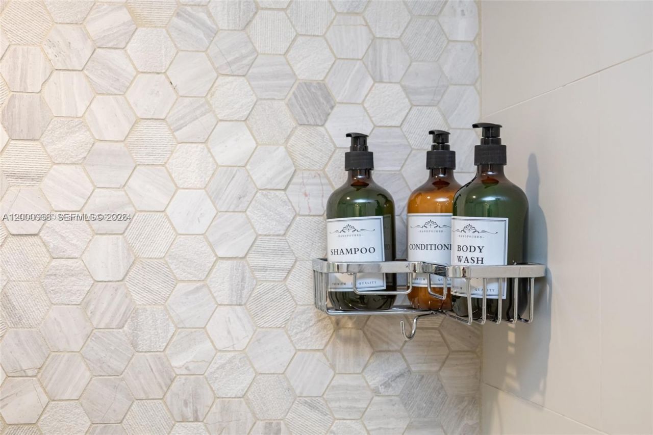 5161 Collins Ave, Unit 1006, Miami Beach, FL 33140 Photo