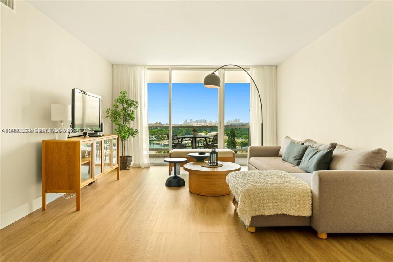 5161 Collins Ave, Unit 1006, Miami Beach, FL 33140 Photo