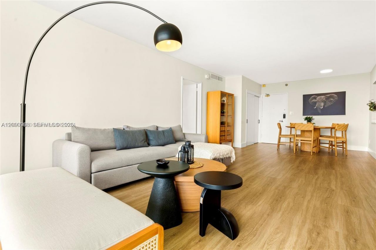 5161 Collins Ave, Unit 1006, Miami Beach, FL 33140 Photo