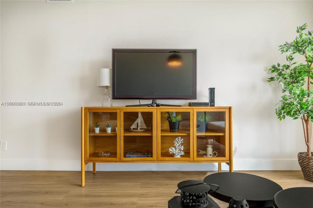 5161 Collins Ave, Unit 1006, Miami Beach, FL 33140 Photo