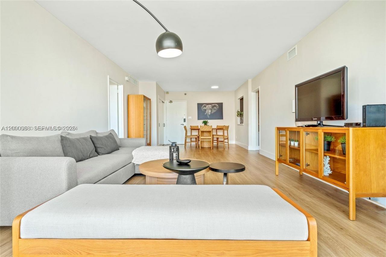 5161 Collins Ave, Unit 1006, Miami Beach, FL 33140 Photo