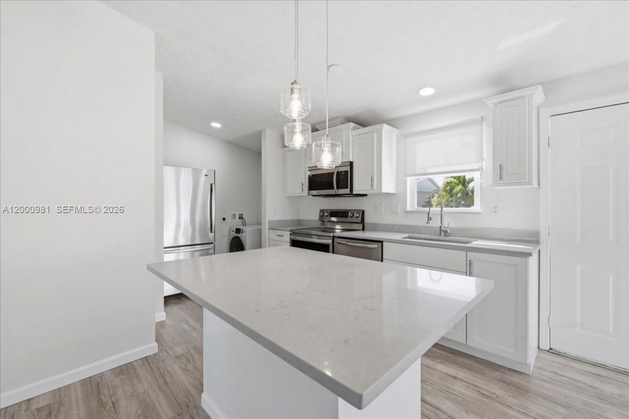 730 Chippewa, Fort Myers Beach, FL 33931 Photo