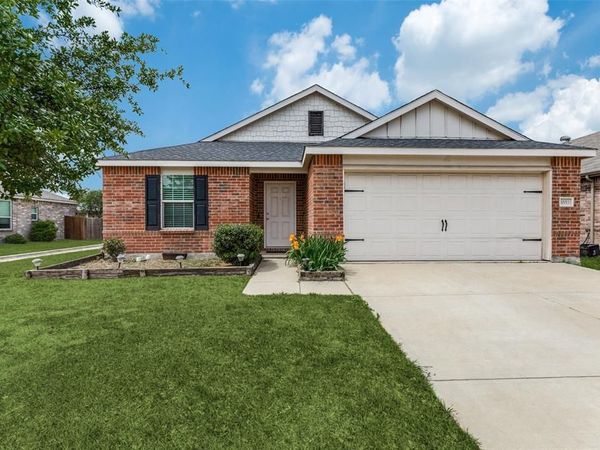 10013 Amosite Drive, Fort Worth, TX 76131