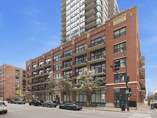 210 S Desplaines Street , Unit 1210, Chicago, IL 60661