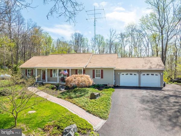 2135 STERNERS ROAD, GREEN LANE, PA 18054