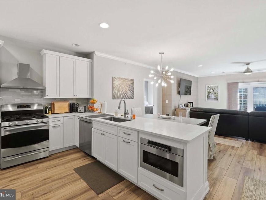 800 Admirals Way, Unit 1847, Philadelphia, PA 19146 Main Photo