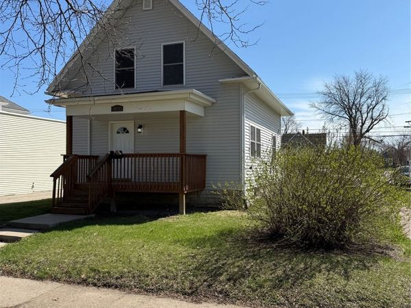 927 F Avenue NW, Cedar Rapids, IA 52405