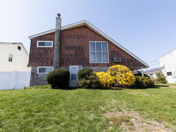 2492 2nd Street , East Meadow, NY 11554