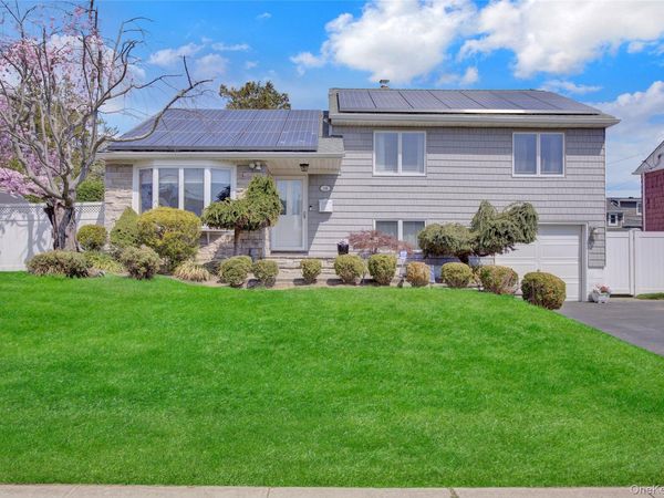16 Amherst Drive, Massapequa, NY 11758