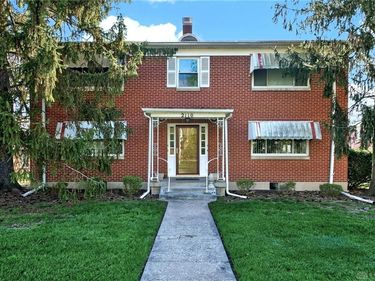 2110 Far Hills, Oakwood, OH 45419