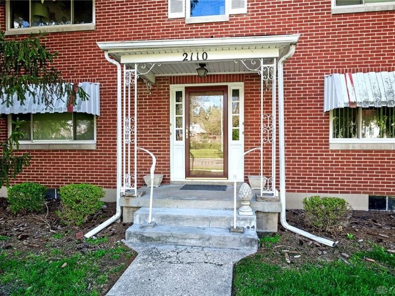 2110 Far Hills, Oakwood, OH 45419 Photo 2