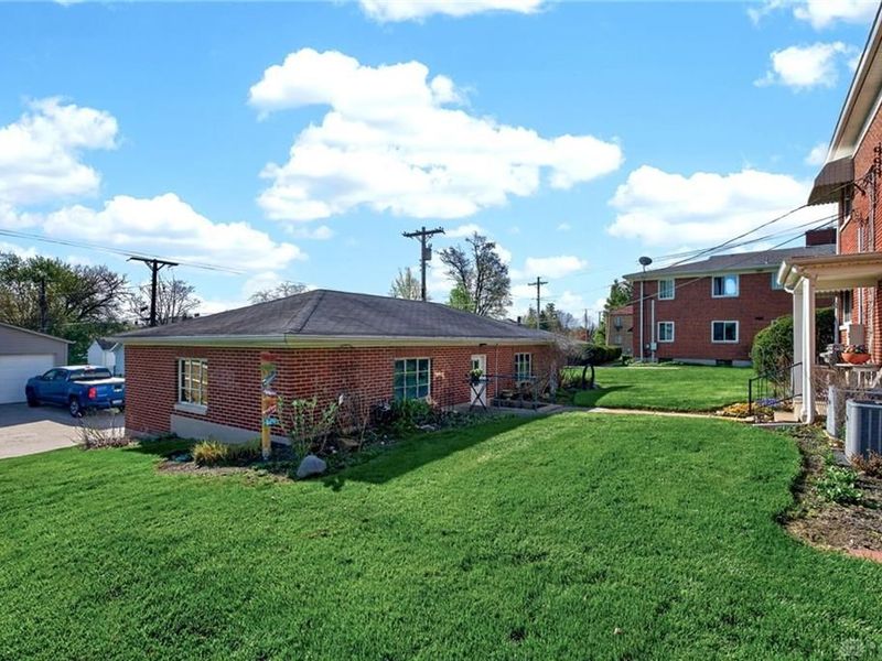 2110 Far Hills, Oakwood, OH 45419 Photo 32