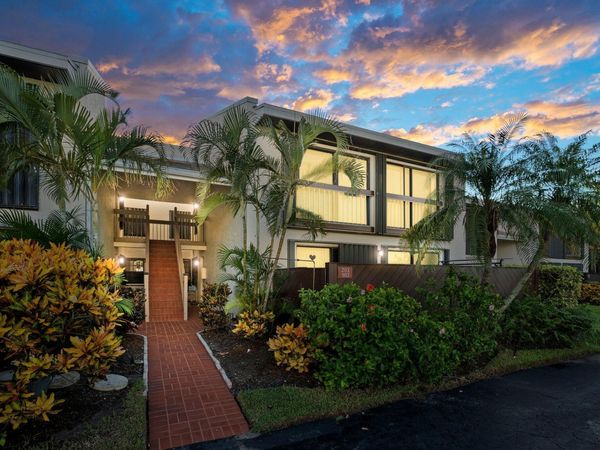 3225 S Lakeview Circle, Fort Pierce, FL 34949