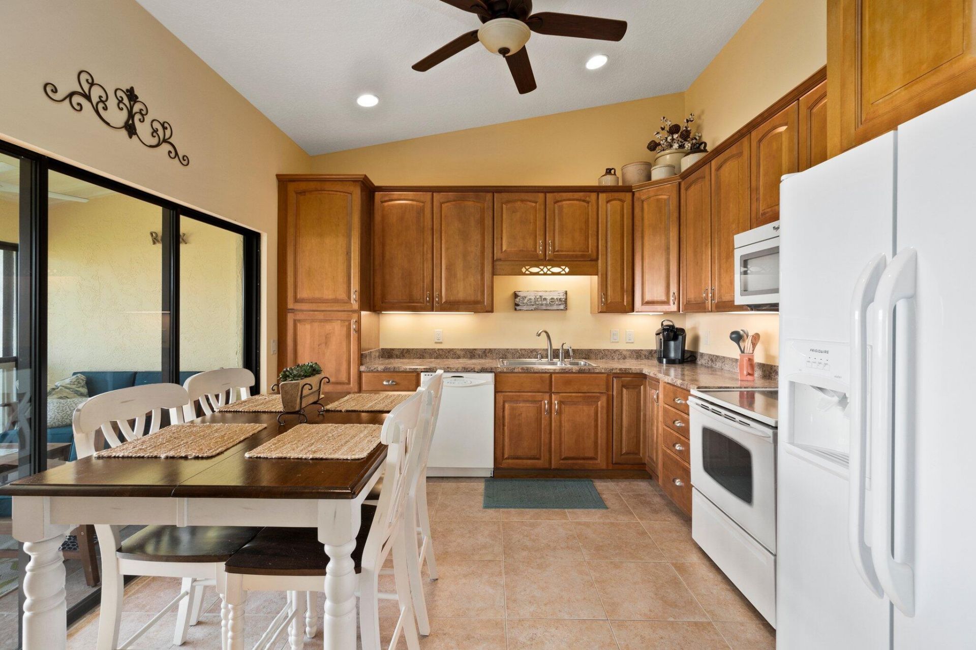 3225 S Lakeview Circle, Unit 22-202, Fort Pierce, FL 34949 Photo