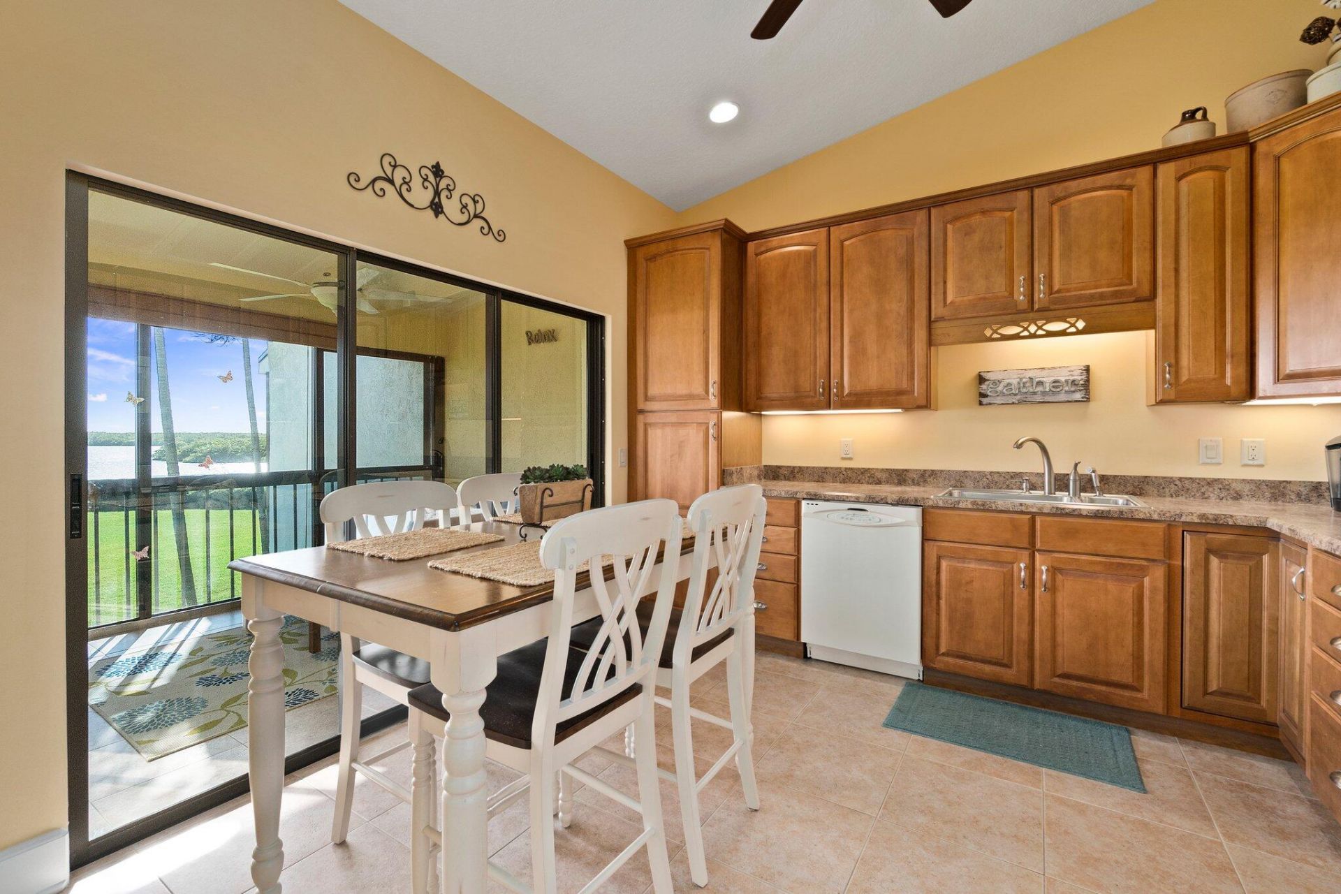 3225 S Lakeview Circle, Unit 22-202, Fort Pierce, FL 34949 Photo