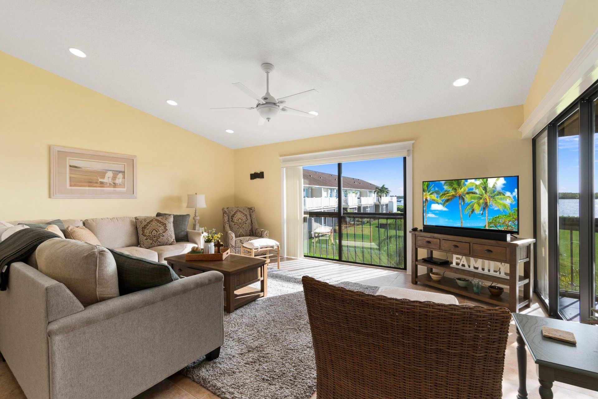 3225 S Lakeview Circle, Unit 22-202, Fort Pierce, FL 34949 Photo