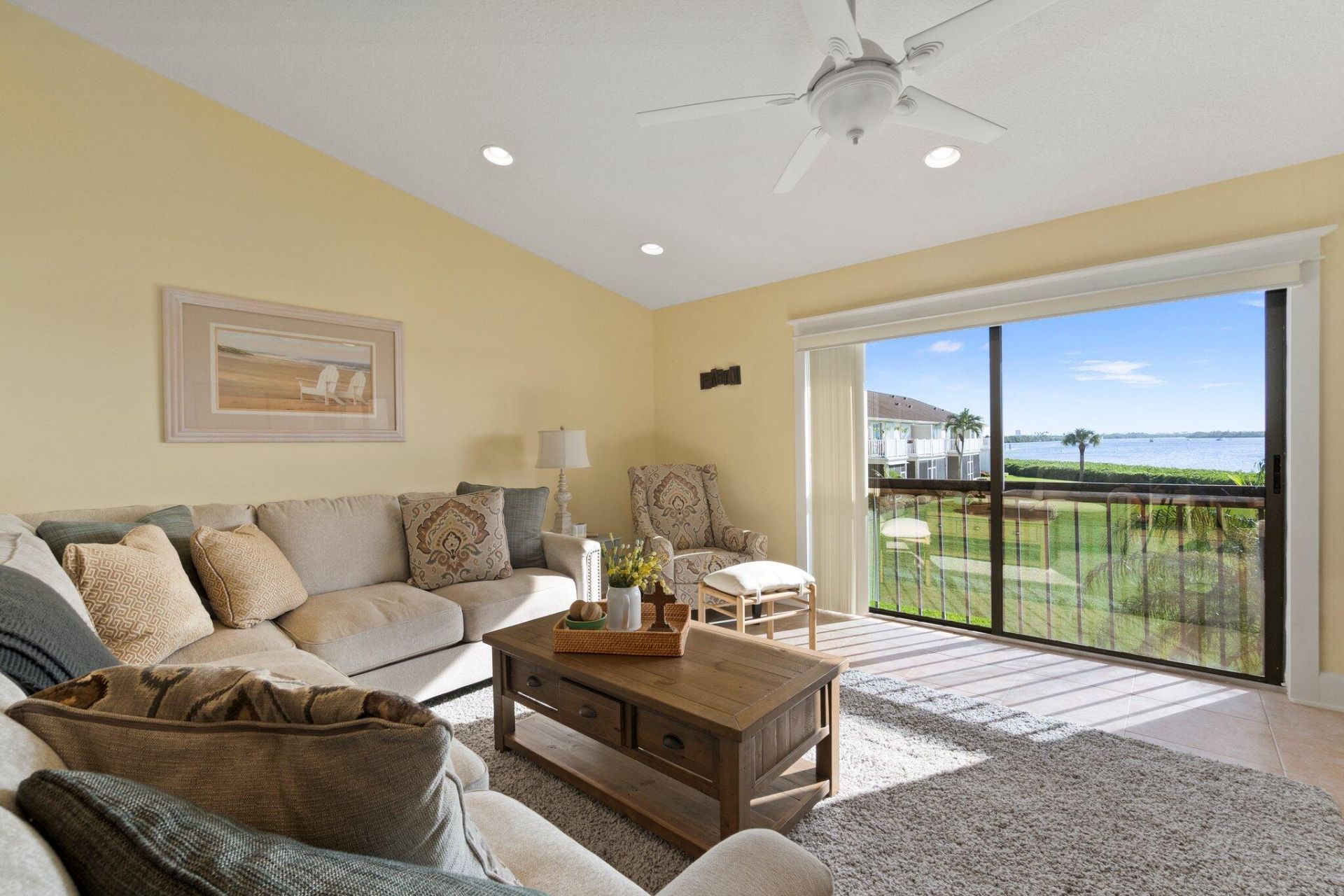 3225 S Lakeview Circle, Unit 22-202, Fort Pierce, FL 34949 Photo