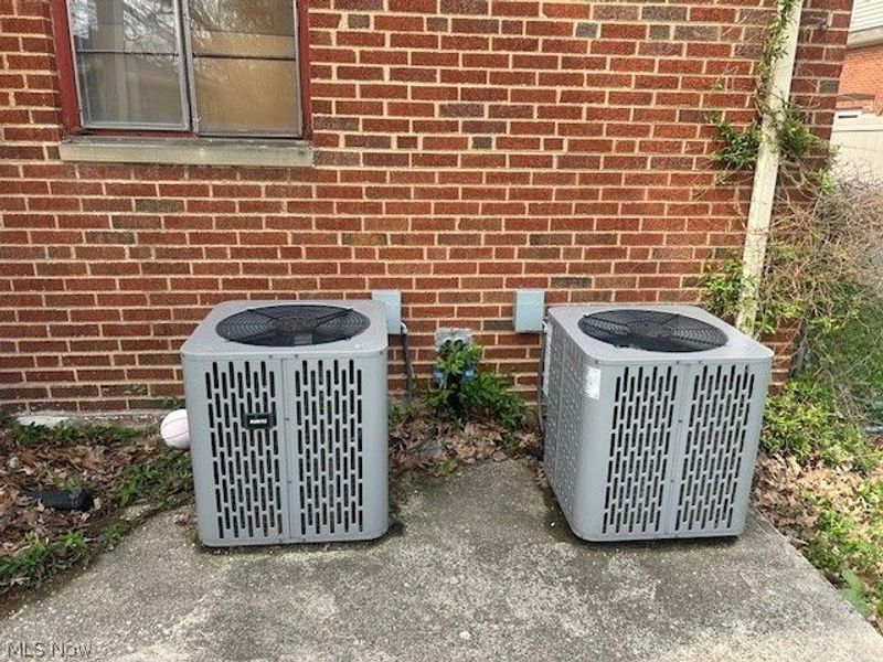 6125 W 54th Street, Parma, OH 44129 Photo 2