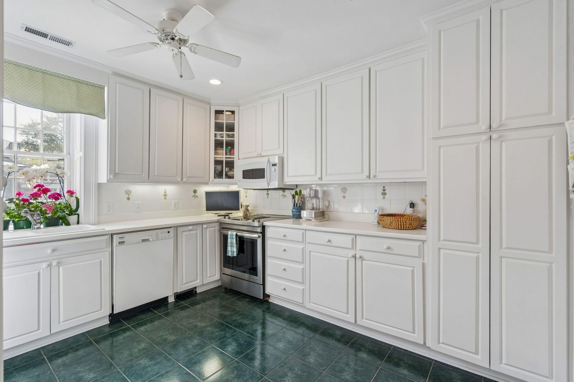 3 Lamboll Street Photo 31