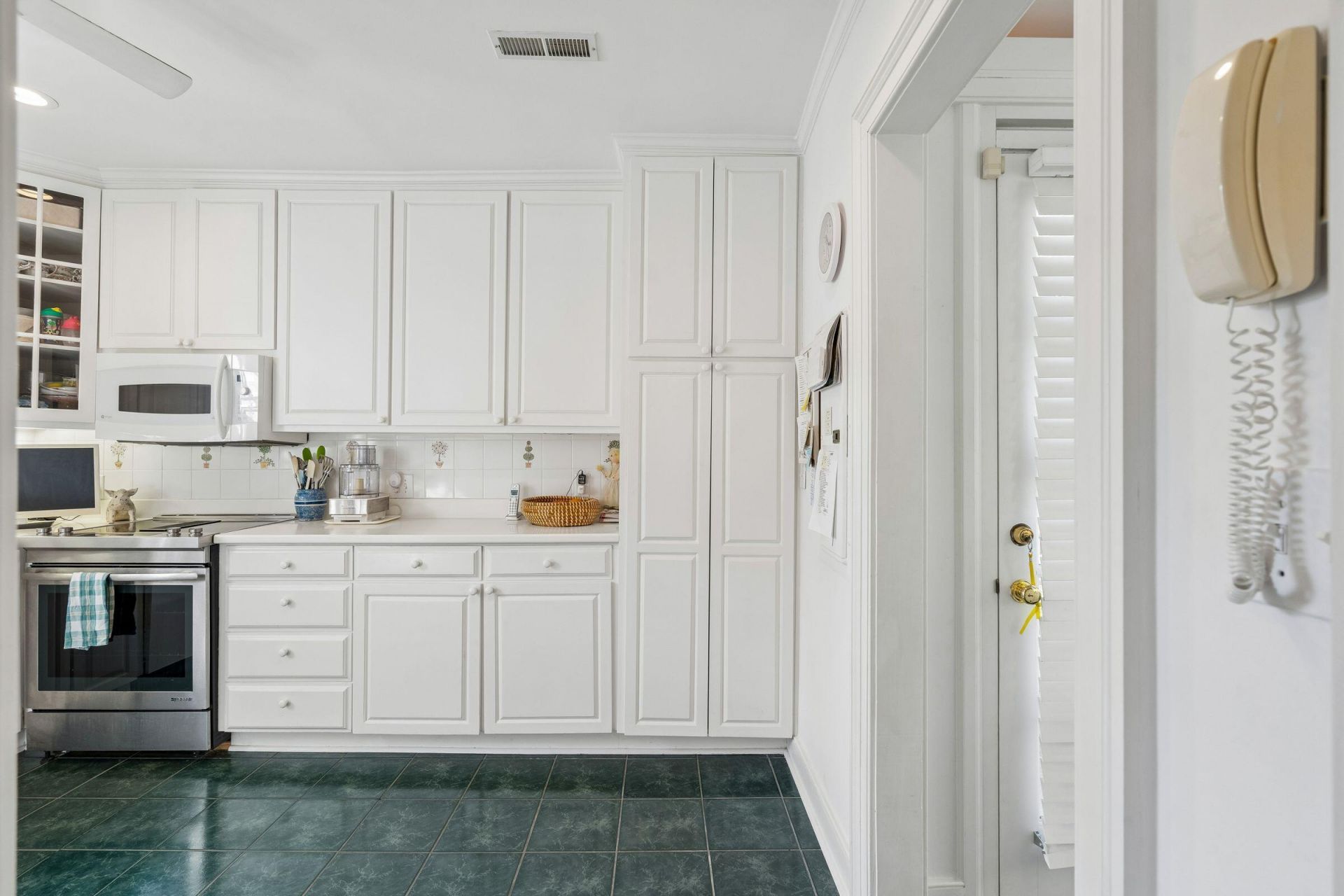 3 Lamboll Street Photo 32