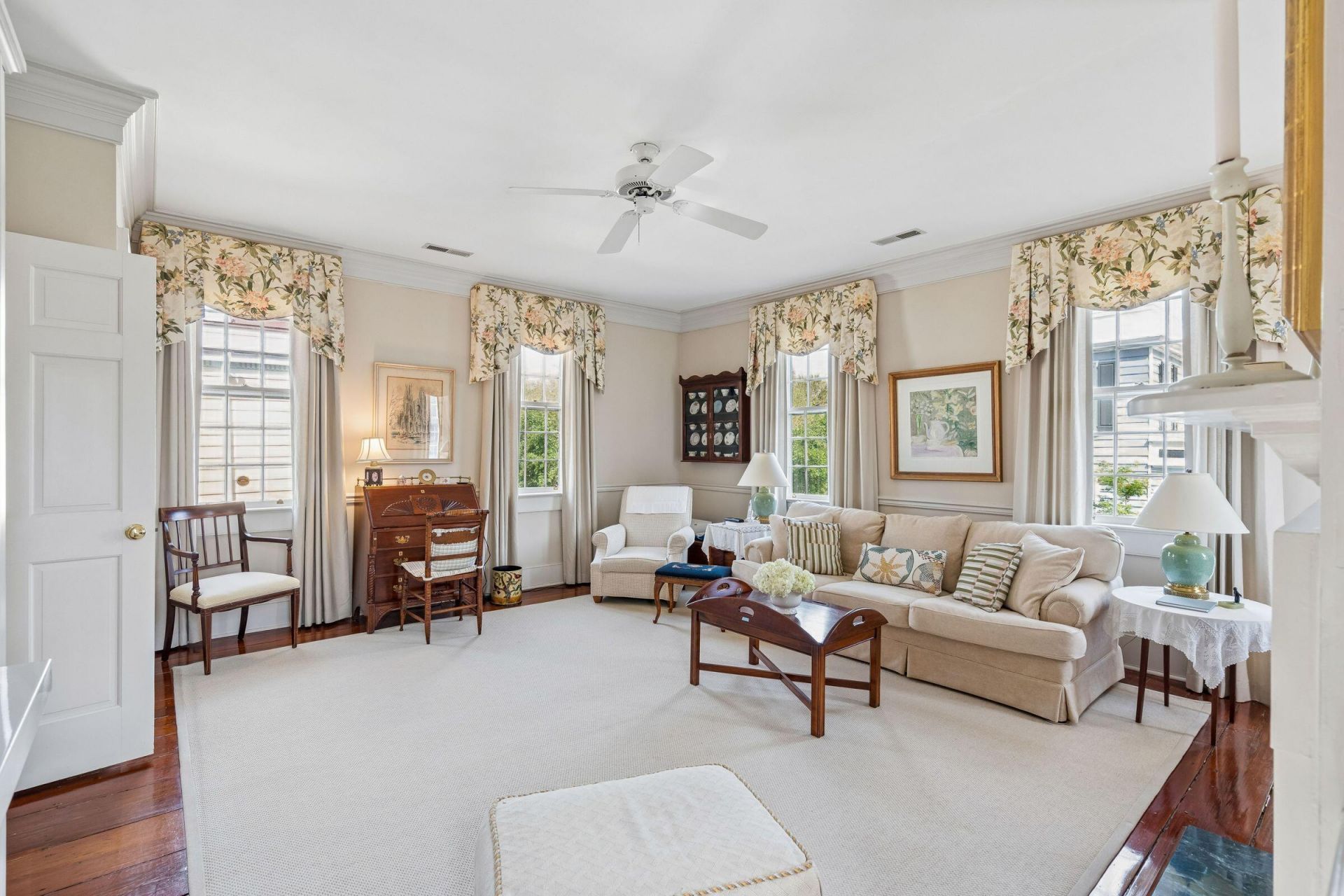 3 Lamboll Street Photo 40