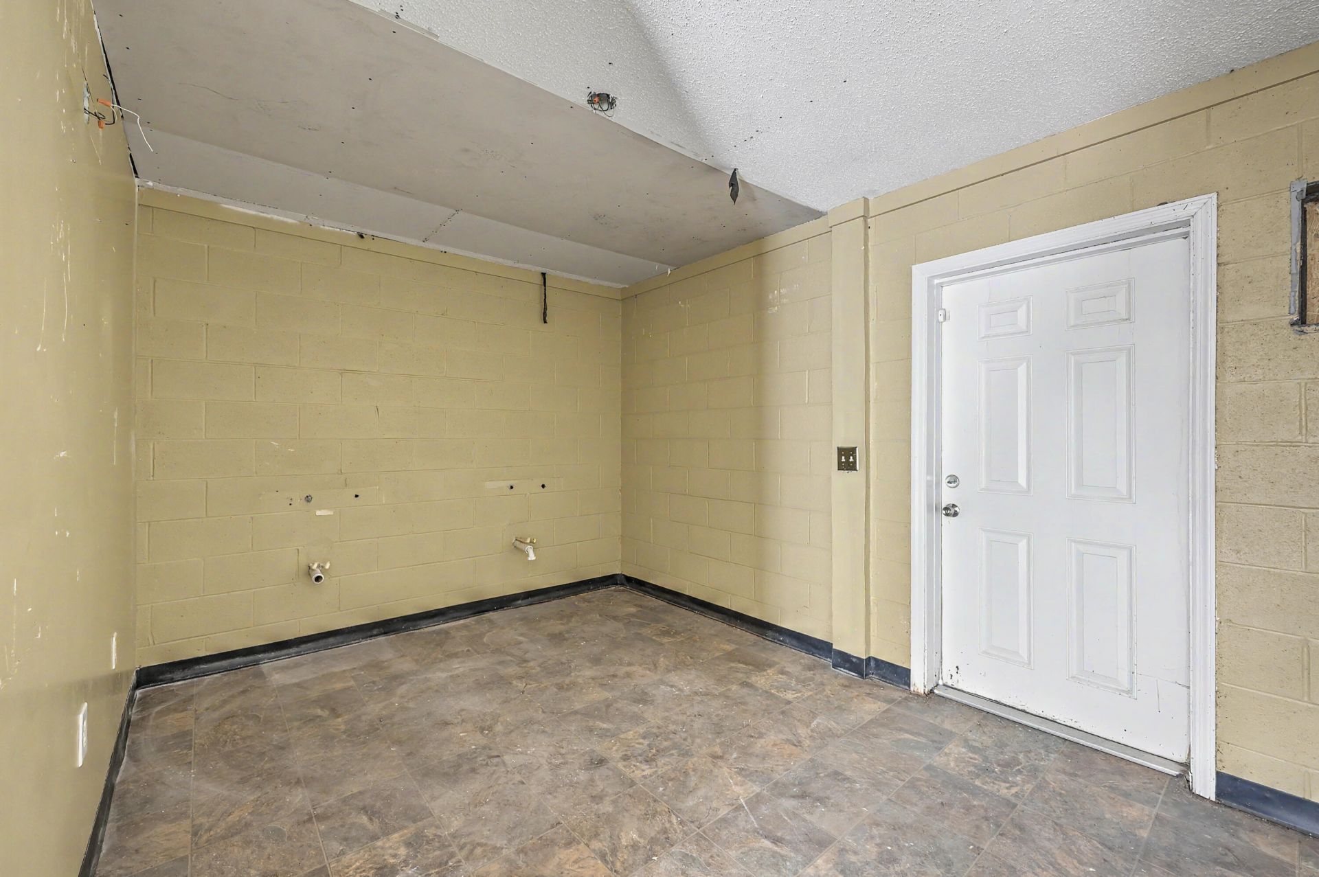 530 S Church Street Photo 23