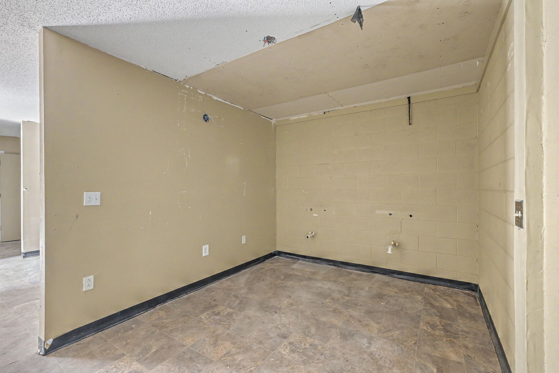 530 S Church Street Photo 24