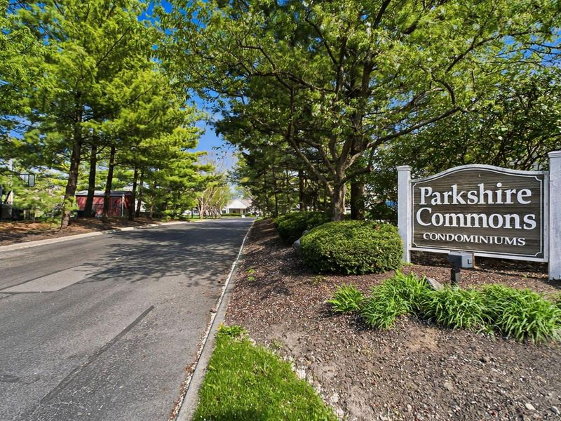 5574 Parkshire Drive, Columbus, OH 43229 Photo 2