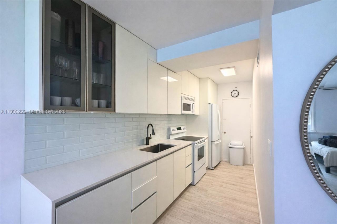 100 Lincoln Rd, Unit 430, Miami Beach, FL 33139 Photo