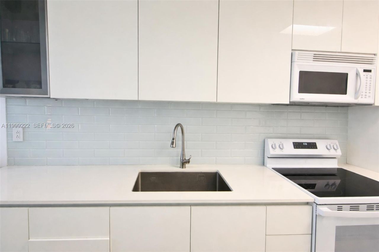 100 Lincoln Rd, Unit 430, Miami Beach, FL 33139 Photo