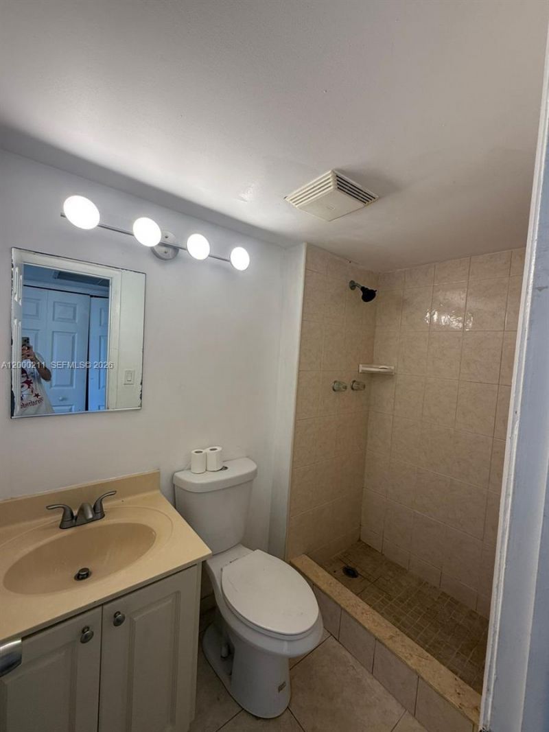 4222 Inverrary Blvd, Unit 4215, Lauderhill, FL 33319 Photo