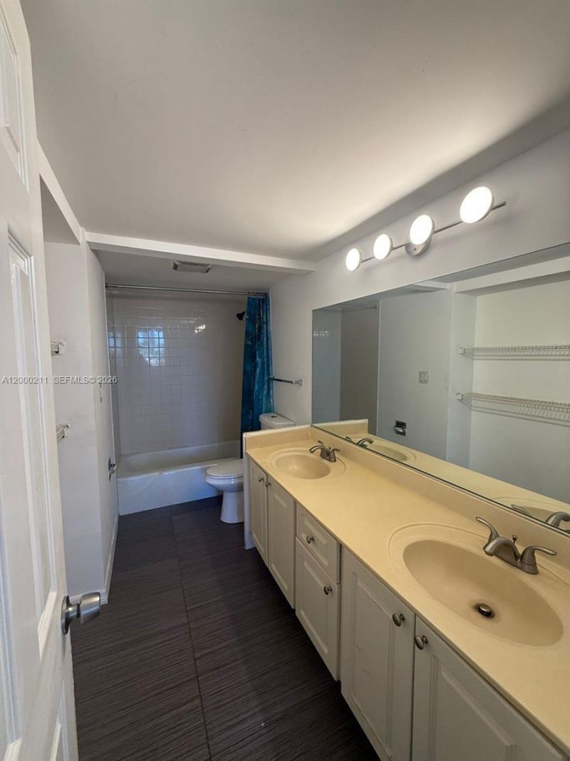 4222 Inverrary Blvd, Unit 4215, Lauderhill, FL 33319 Photo
