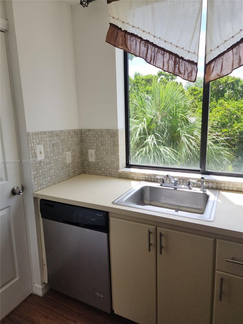 4222 Inverrary Blvd, Unit 4215, Lauderhill, FL 33319 Photo