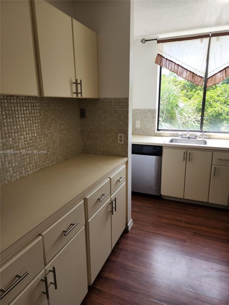 4222 Inverrary Blvd, Unit 4215, Lauderhill, FL 33319 Photo