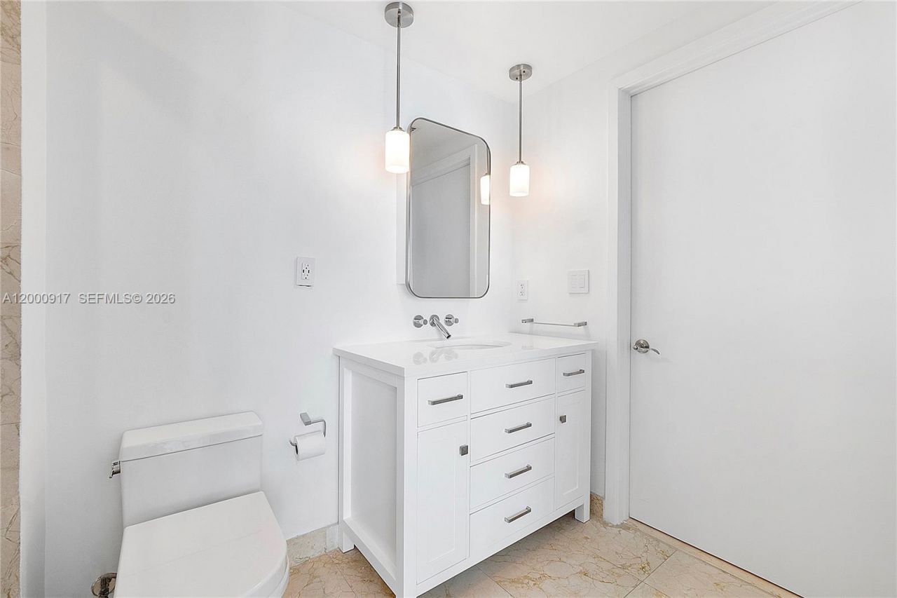 6000 Collins Ave, Unit 527, Miami Beach, FL 33140 Photo