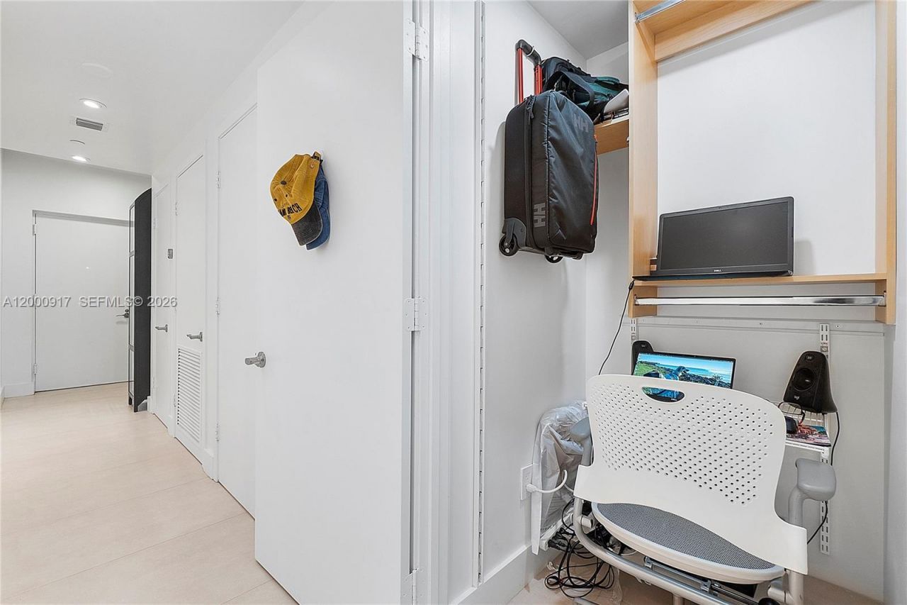 6000 Collins Ave, Unit 527, Miami Beach, FL 33140 Photo