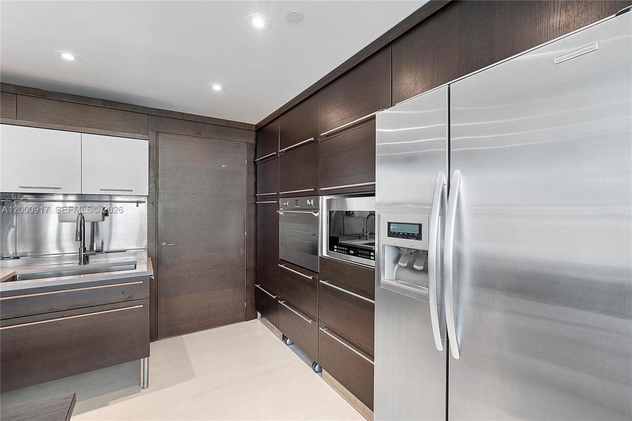 6000 Collins Ave, Unit 527, Miami Beach, FL 33140 Photo