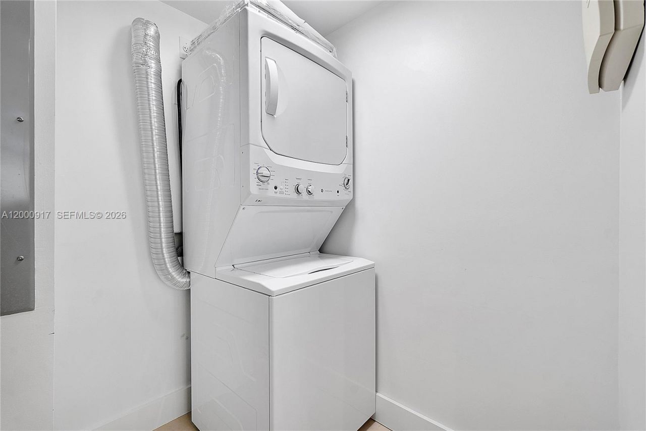 6000 Collins Ave, Unit 527, Miami Beach, FL 33140 Photo