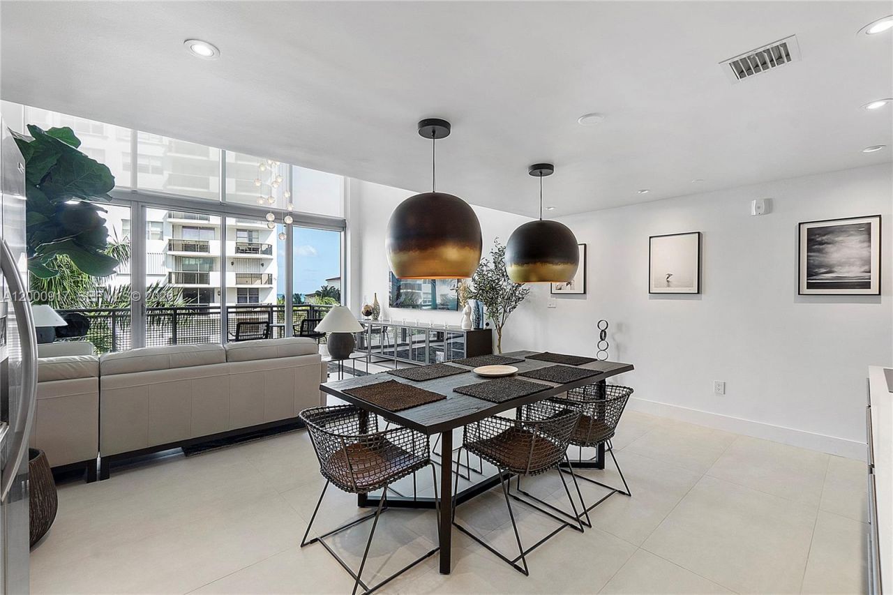 6000 Collins Ave, Unit 527, Miami Beach, FL 33140 Photo