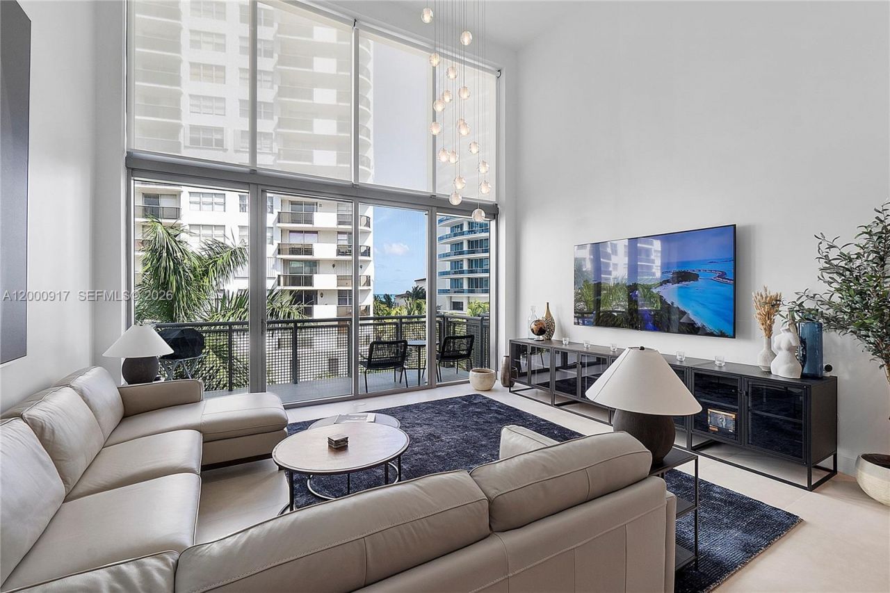 6000 Collins Ave, Unit 527, Miami Beach, FL 33140 Photo