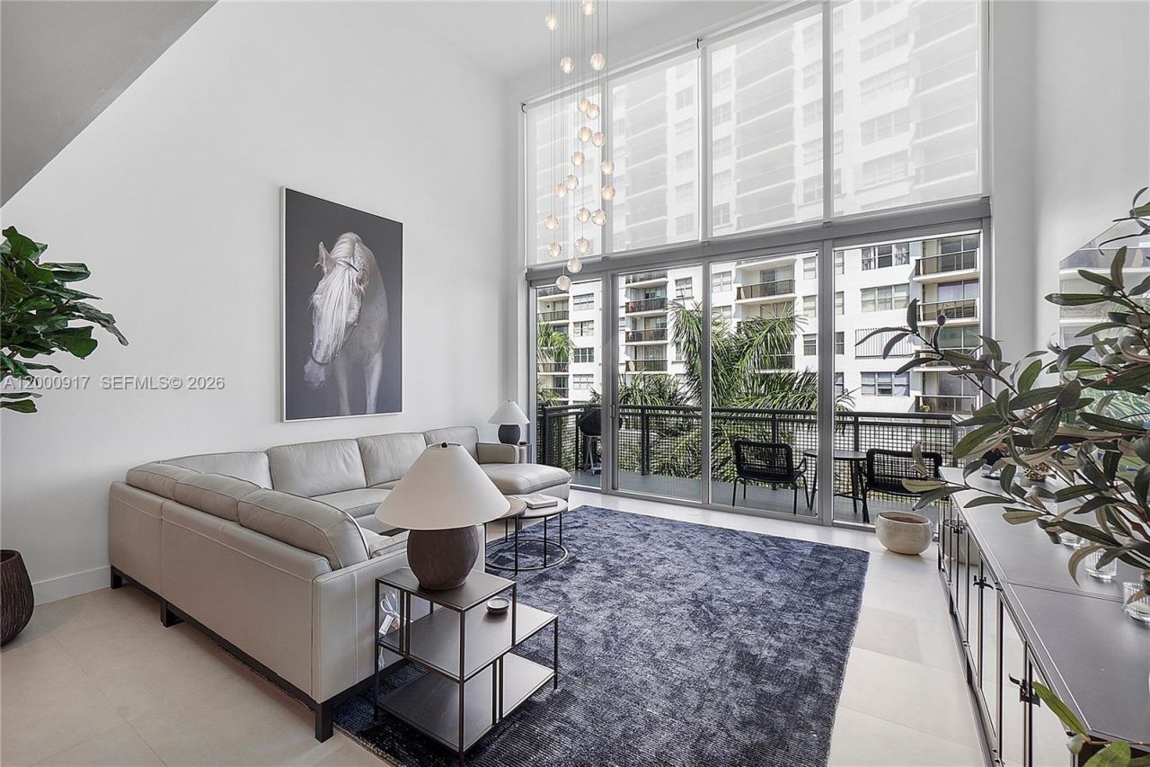 6000 Collins Ave, Unit 527, Miami Beach, FL 33140 Photo